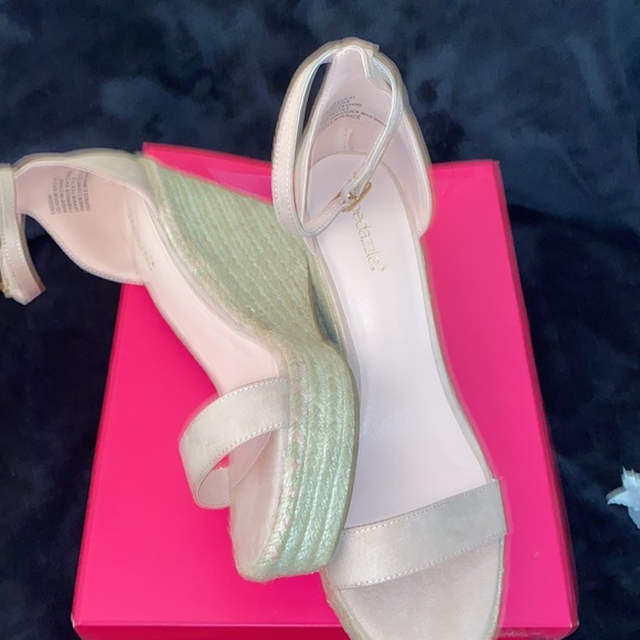 NWT BLUSH WEDGES - Picture 4 of 4